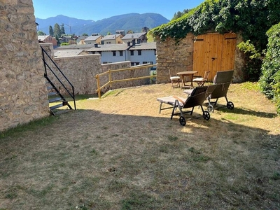 Piso en alquiler en Bellver de Cerdanya de 3 habitaciones con terraza y jardín