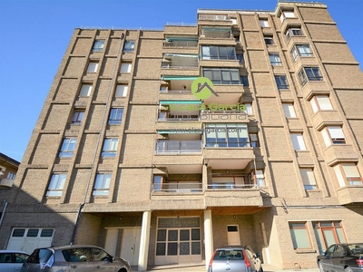 Piso en venta en Burgo de Osma-Ciudad de Osma de 4 habitaciones con terraza y calefacción