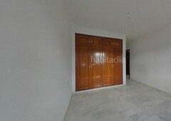 Alquiler piso primero con 2 habitaciones, ascensor y parking en Sevilla