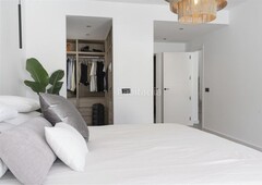 Dúplex con 3 habitaciones amueblado con parking y aire acondicionado en Marbella