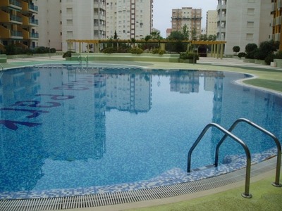 Alquiler vacaciones de piso con terraza en Playa de Gandía (Gandia)