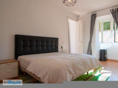 Adorable apartamento de 2 dormitorios con balcón y aire acondicionado en alquiler cerca de Metro en Chamartín