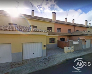 ADOSADO DE 189 M2 CON 4 DORMITORIOS EN NUMANCIA DE LA SAGRA