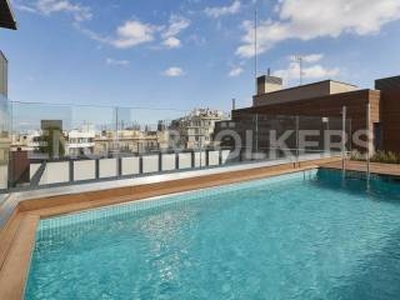 Piso de tres habitaciones 140 m², La Vila de Gràcia, Barcelona