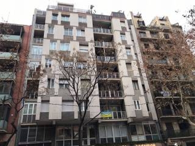 Piso de cuatro habitaciones a reformar, primera planta, Les Corts, Barcelona