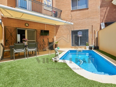 Venta de casa con piscina y terraza en Mataró, La llantia